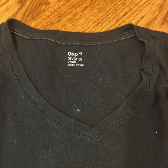 Gap Woman’s Black Favorite V-Neck Size XS - Picture 2 of 4